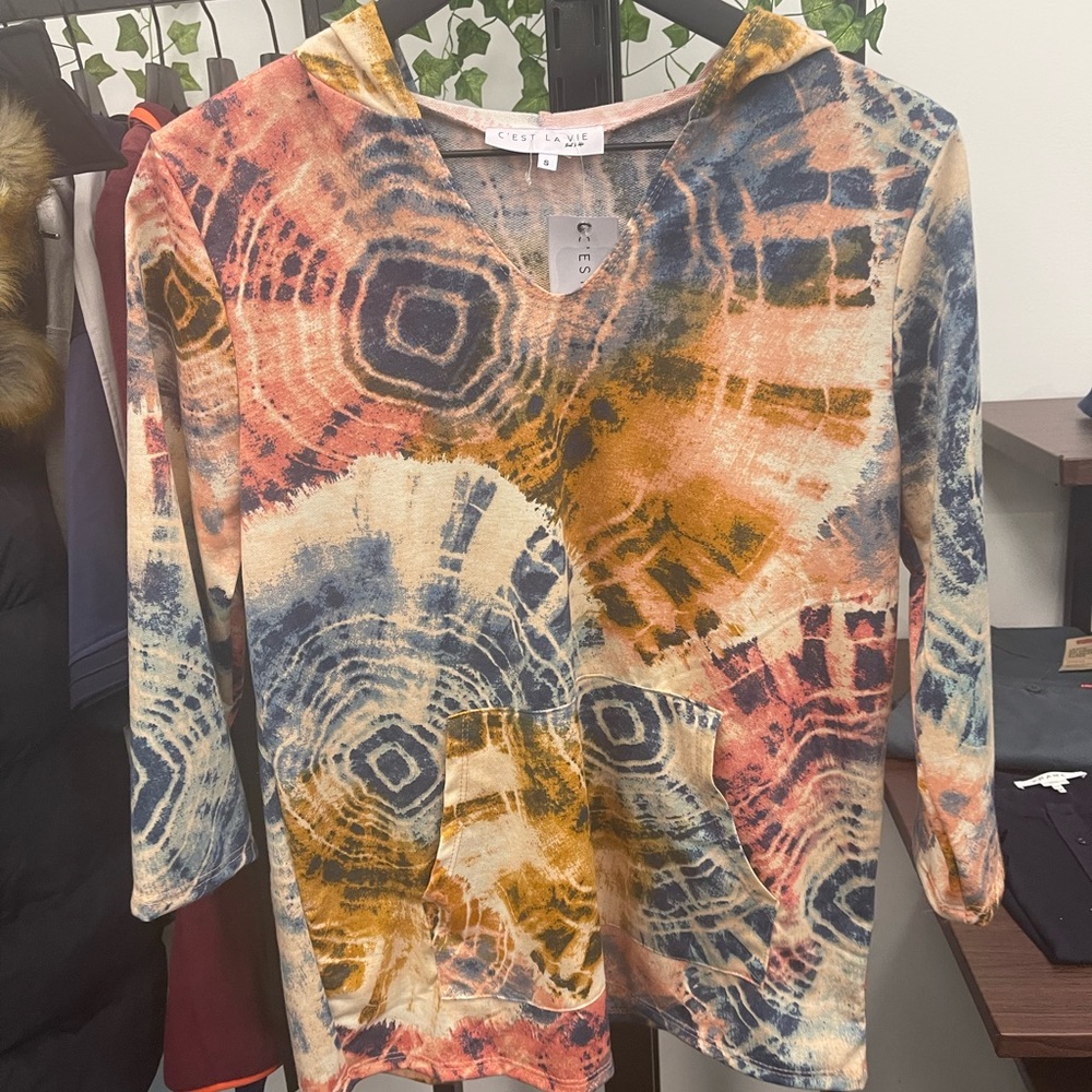 C'est La Vie womens small hooded tie dye shirt - Picture 1 of 3